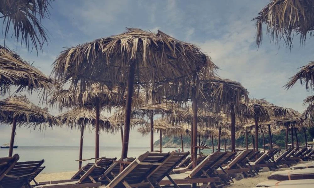 Γνωστό beach bar στο Καβούρι είχε «panic button» για την εφορία!